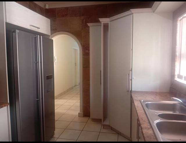 4 BEDROOM PROPERTY TO RENT IN OSLO BEACH